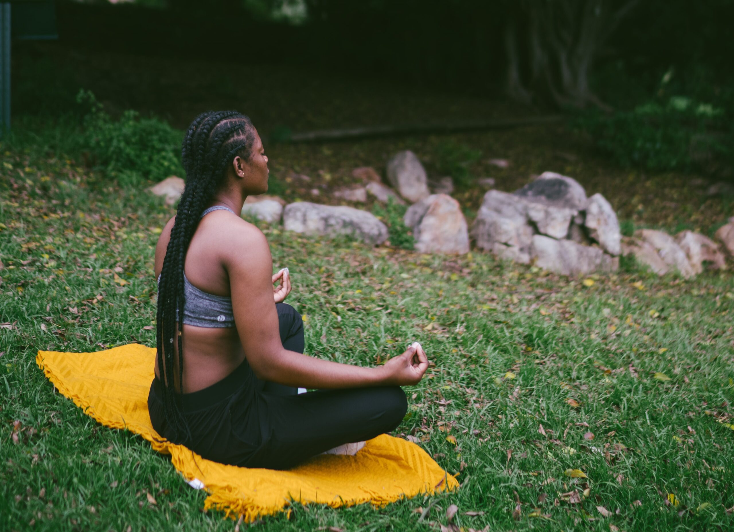 Aprendre a viure al nostre cos. Ioga sensible al trauma i teràpia Gestalt: dues eines sinèrgiques